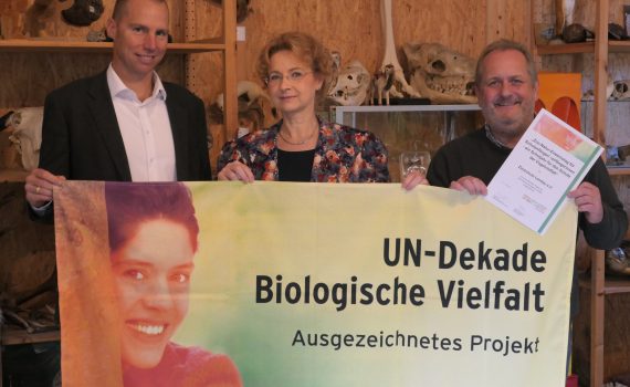 (von links): Alexander Grassmann, Beigeordneter der Stadt Landau, Dr. Gudrun Hollstein (Leiterin der Zooschule Landau), Dr. Jens-Ove Heckel, Direktor des Zoo Landau in der Pfalz.